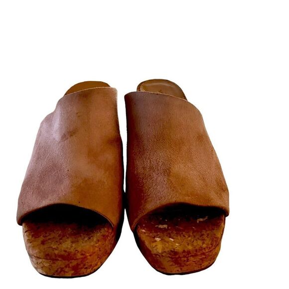 Vince Wyatt Suede Platform Mules. - Picture 5 of 7